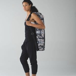Lululemon Athletica Ziggy Drishti Yoga Tote Ziggy Snake Butter Pink Black